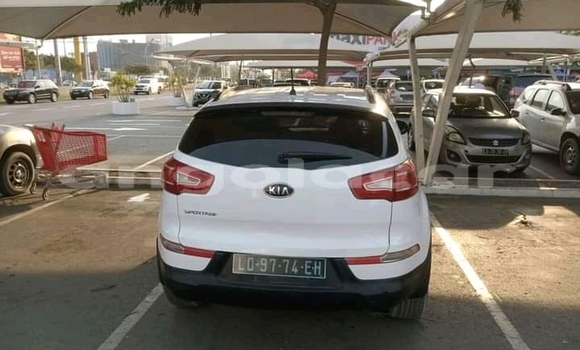 Buy Used Kia Sportage White Car in Luanda in Luanda Province