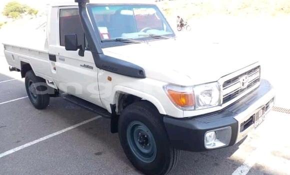 Acheter Occasion Voiture Toyota Pickup Blanc à Luanda, Province de Luanda Acheter Occasion Voiture Toyota Pickup Blanc à Luanda, Province de Luanda