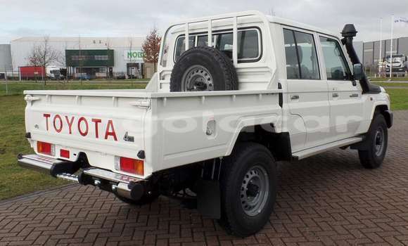 Comprar Usado Toyota Land Cruiser Branco Carro em Luanda em Luanda Province Comprar Usado Toyota Land Cruiser Branco Carro em Luanda em Luanda Province