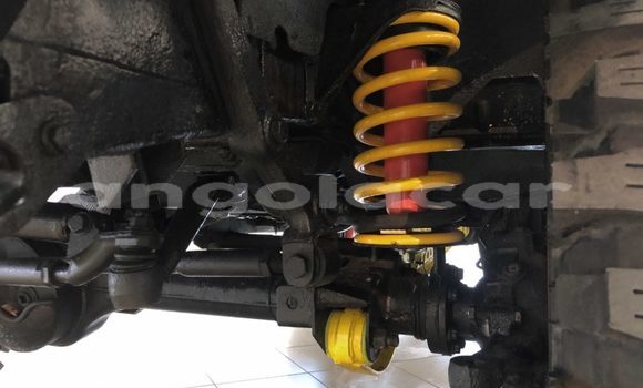 Buy Used Land Rover Defender White Car in Luanda in Luanda Province Buy Used Land Rover Defender White Car in Luanda in Luanda Province