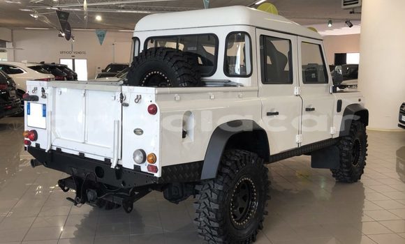 Buy Used Land Rover Defender White Car in Luanda in Luanda Province Buy Used Land Rover Defender White Car in Luanda in Luanda Province