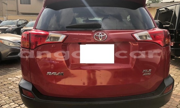Comprar Usado Toyota RAV4 Vermelho Carro em Luena em Moxico Comprar Usado Toyota RAV4 Vermelho Carro em Luena em Moxico