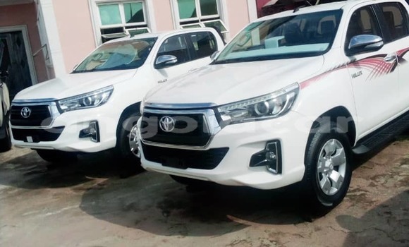 Comprar Usado Toyota Hiluxe VIGO Branco Carro em Luena em Moxico Comprar Usado Toyota Hiluxe VIGO Branco Carro em Luena em Moxico