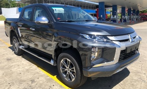 Acheter Occasion Voiture Mitsubishi L200 Gris à Luanda, Province de Luanda Acheter Occasion Voiture Mitsubishi L200 Gris à Luanda, Province de Luanda