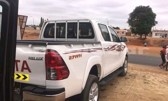 Comprar Usado Toyota Hilux Surf Branco Carro em Luena em Moxico Comprar Usado Toyota Hilux Surf Branco Carro em Luena em Moxico