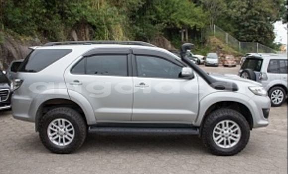 Comprar Usado Toyota Fortuner Prata Carro em Luanda em Luanda Province Comprar Usado Toyota Fortuner Prata Carro em Luanda em Luanda Province