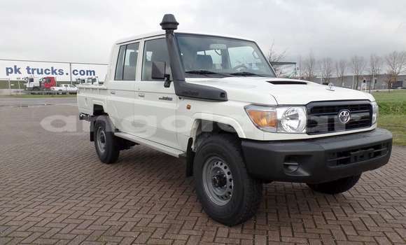 Acheter Occasion Voiture Toyota Land Cruiser Blanc à Luanda, Province de Luanda Acheter Occasion Voiture Toyota Land Cruiser Blanc à Luanda, Province de Luanda