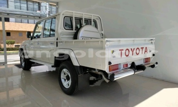 Comprar Usado Toyota Land Cruiser Branco Carro em Luanda em Luanda Province Comprar Usado Toyota Land Cruiser Branco Carro em Luanda em Luanda Province