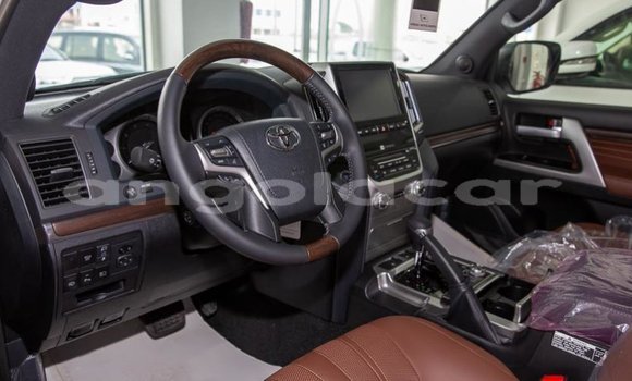 Buy Used Toyota Land Cruiser White Car in Luanda in Luanda Province Buy Used Toyota Land Cruiser White Car in Luanda in Luanda Province