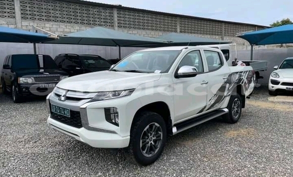 Buy Used Mitsubishi L200 White Car in Luena in Moxico Buy Used Mitsubishi L200 White Car in Luena in Moxico