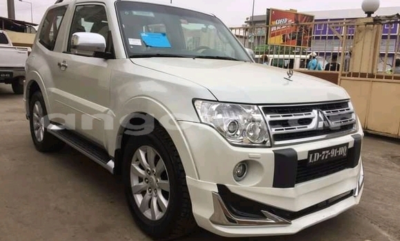 Comprar Usado Mitsubishi Pajero Branco Carro em Luanda em Luanda Province