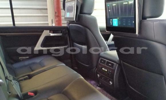 Buy Used Toyota Land Cruiser White Car in Luanda in Luanda Province Buy Used Toyota Land Cruiser White Car in Luanda in Luanda Province