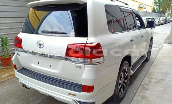 Buy Used Toyota Land Cruiser White Car in Luanda in Luanda Province Buy Used Toyota Land Cruiser White Car in Luanda in Luanda Province