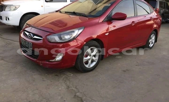 Comprar Usado Hyundai Accent Vermelho Carro em Luanda em Luanda Province