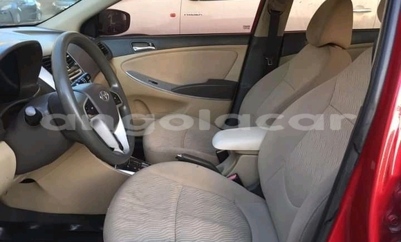 Acheter Occasion Voiture Hyundai Accent Rouge à Luanda, Province de Luanda Acheter Occasion Voiture Hyundai Accent Rouge à Luanda, Province de Luanda