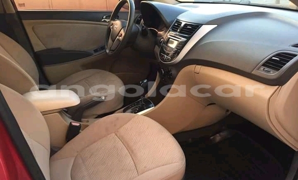 Acheter Occasion Voiture Hyundai Accent Rouge à Luanda, Province de Luanda Acheter Occasion Voiture Hyundai Accent Rouge à Luanda, Province de Luanda