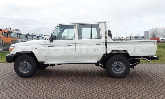 Acheter Occasion Voiture Toyota Land Cruiser Blanc à Luanda, Province de Luanda Acheter Occasion Voiture Toyota Land Cruiser Blanc à Luanda, Province de Luanda