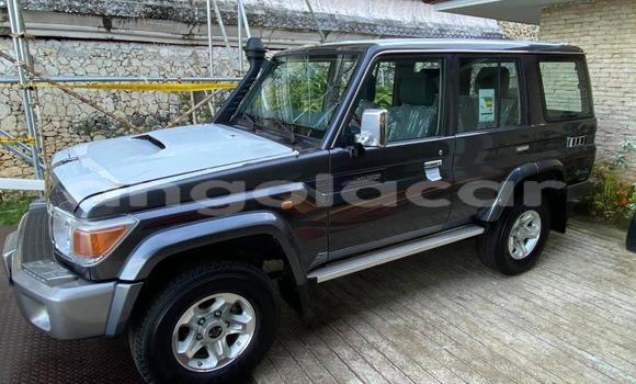 Acheter Neuf Voiture Toyota Land Cruiser Noir à Luanda, Province de Luanda Acheter Neuf Voiture Toyota Land Cruiser Noir à Luanda, Province de Luanda