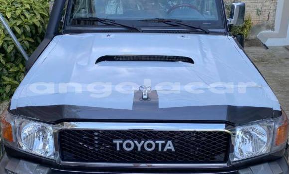 Acheter Neuf Voiture Toyota Land Cruiser Noir à Luanda, Province de Luanda Acheter Neuf Voiture Toyota Land Cruiser Noir à Luanda, Province de Luanda