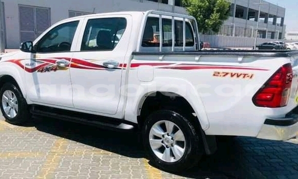 Buy Used Toyota Hilux White Car in Luanda in Luanda Province