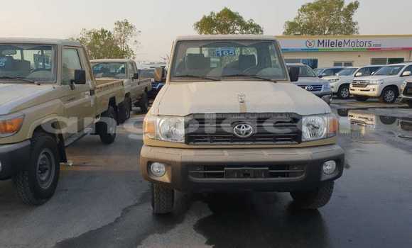 Comprar Novo Toyota Land Cruiser Bege Carro em Import - Dubai em Bengo Province Comprar Novo Toyota Land Cruiser Bege Carro em Import - Dubai em Bengo Province