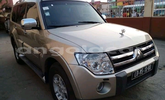 Comprar Usado Mitsubishi Pajero Prata Carro em Luanda em Luanda Province