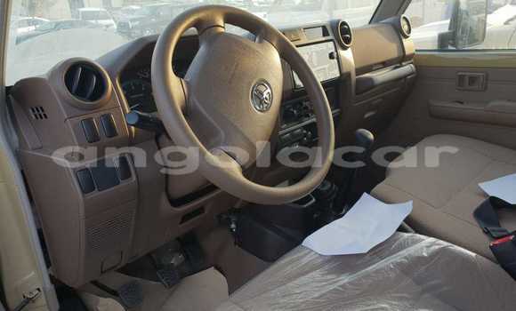 Comprar Novo Toyota Land Cruiser Bege Carro em Import - Dubai em Bengo Province Comprar Novo Toyota Land Cruiser Bege Carro em Import - Dubai em Bengo Province