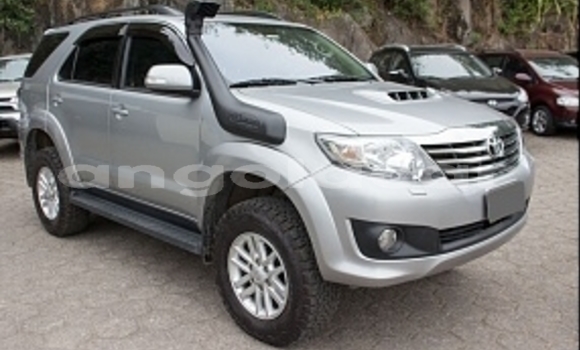 Comprar Usado Toyota Fortuner Outro Carro em Luanda em Luanda Province