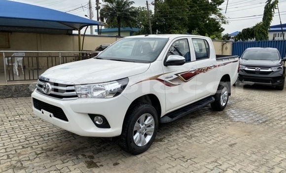 Buy Used Toyota Hilux White Car in Luanda in Luanda Province