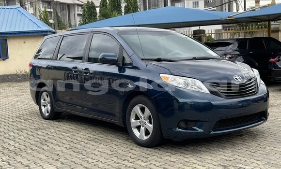 Acheter Occasion Voiture Toyota Sienna Bleu à Luanda, Province de Luanda Acheter Occasion Voiture Toyota Sienna Bleu à Luanda, Province de Luanda