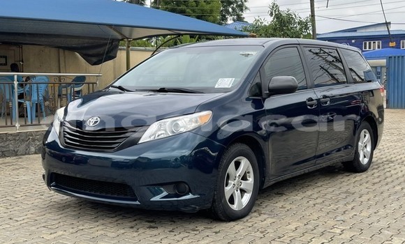 Acheter Occasion Voiture Toyota Sienna Bleu à Luanda, Province de Luanda Acheter Occasion Voiture Toyota Sienna Bleu à Luanda, Province de Luanda
