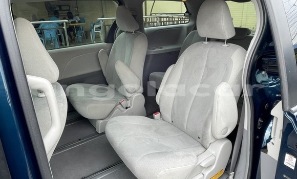 Acheter Occasion Voiture Toyota Sienna Bleu à Luanda, Province de Luanda Acheter Occasion Voiture Toyota Sienna Bleu à Luanda, Province de Luanda