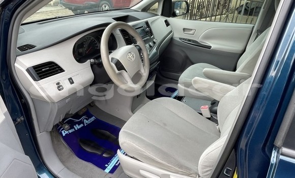 Acheter Occasion Voiture Toyota Sienna Bleu à Luanda, Province de Luanda Acheter Occasion Voiture Toyota Sienna Bleu à Luanda, Province de Luanda