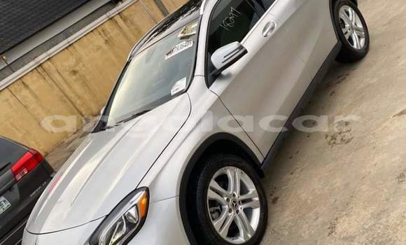 Acheter Occasion Voiture Mercedes-Benz GLA-klasse Blanc à Luanda, Province de Luanda Acheter Occasion Voiture Mercedes-Benz GLA-klasse Blanc à Luanda, Province de Luanda
