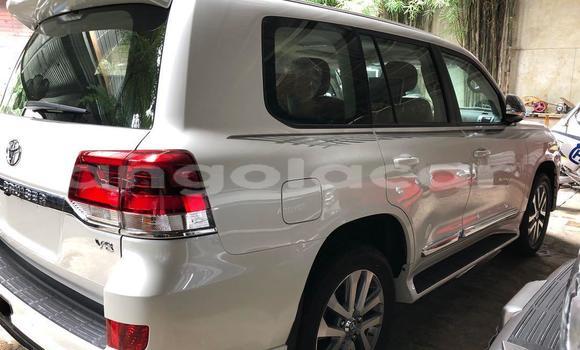 Buy Used Toyota Land Cruiser White Car in Luanda in Luanda Province Buy Used Toyota Land Cruiser White Car in Luanda in Luanda Province