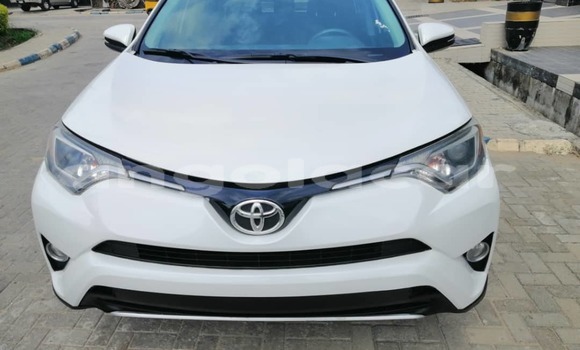 Comprar Usado Toyota RAV4 Branco Carro em Luanda em Luanda Province Comprar Usado Toyota RAV4 Branco Carro em Luanda em Luanda Province