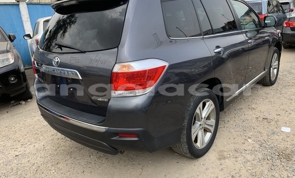 Buy Used Toyota Highlander Silver Car in Luanda in Luanda Province Buy Used Toyota Highlander Silver Car in Luanda in Luanda Province