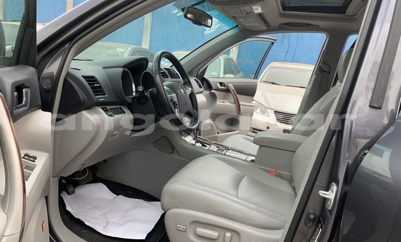 Buy Used Toyota Highlander Silver Car in Luanda in Luanda Province Buy Used Toyota Highlander Silver Car in Luanda in Luanda Province