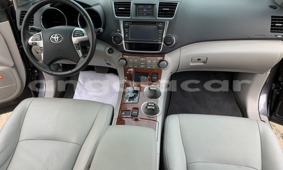 Buy Used Toyota Highlander Silver Car in Luanda in Luanda Province Buy Used Toyota Highlander Silver Car in Luanda in Luanda Province