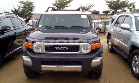 Comprar Usado Toyota FJ Cruiser Preto Carro em Luanda em Luanda Province