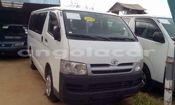 Buy Used Toyota Hiace White Car in Luanda in Luanda Province