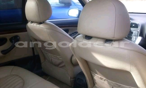 Comprar Usado Toyota RAV4 Vermelho Carro em Luanda em Luanda Province Comprar Usado Toyota RAV4 Vermelho Carro em Luanda em Luanda Province