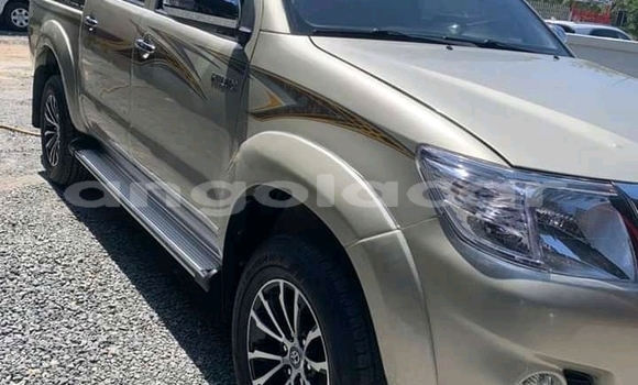 Buy Used Toyota Hilux Silver Car in Lobito in Benguela Buy Used Toyota Hilux Silver Car in Lobito in Benguela