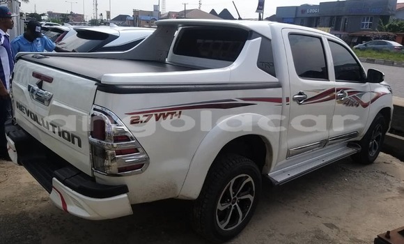 Comprar Usado Toyota Hilux Branco Carro em Luanda em Luanda Province