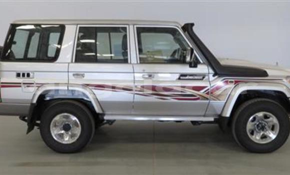 Buy Used Toyota Land Cruiser White Car in Luanda in Luanda Province Buy Used Toyota Land Cruiser White Car in Luanda in Luanda Province