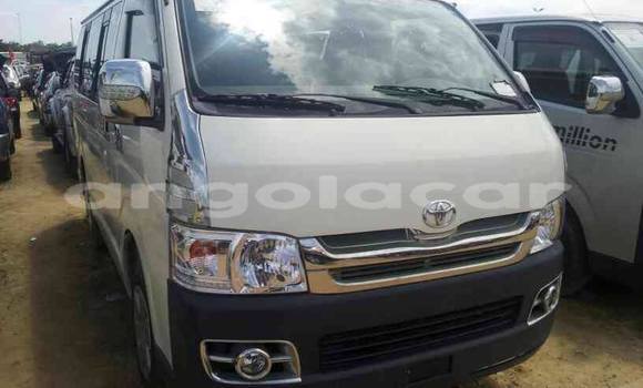 Comprar Usado Toyota Hiace Branco Carro em Luanda em Luanda Province