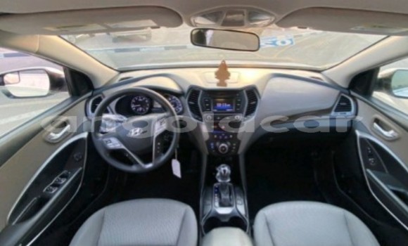 Buy Used Hyundai Santa Fe White Car in Luanda in Luanda Province Buy Used Hyundai Santa Fe White Car in Luanda in Luanda Province