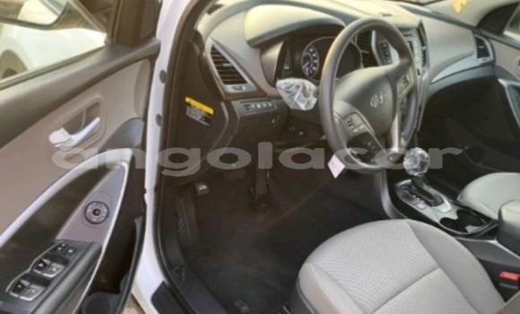 Buy Used Hyundai Santa Fe White Car in Luanda in Luanda Province Buy Used Hyundai Santa Fe White Car in Luanda in Luanda Province