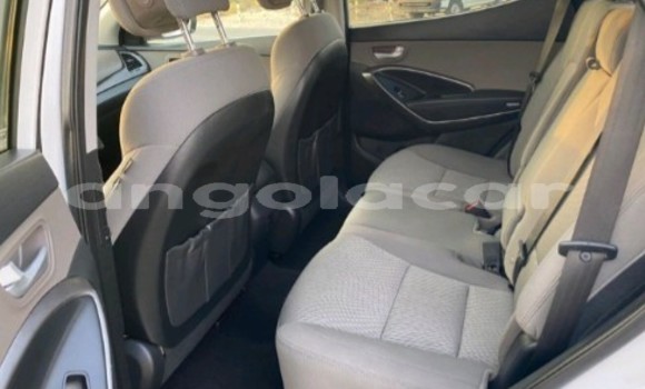 Buy Used Hyundai Santa Fe White Car in Luanda in Luanda Province Buy Used Hyundai Santa Fe White Car in Luanda in Luanda Province
