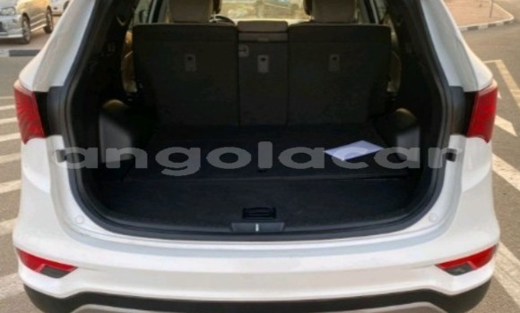 Buy Used Hyundai Santa Fe White Car in Luanda in Luanda Province Buy Used Hyundai Santa Fe White Car in Luanda in Luanda Province